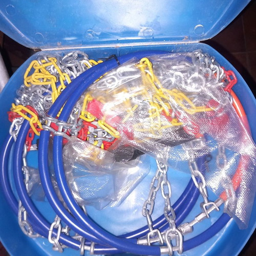 Snow chains used in excellent condition