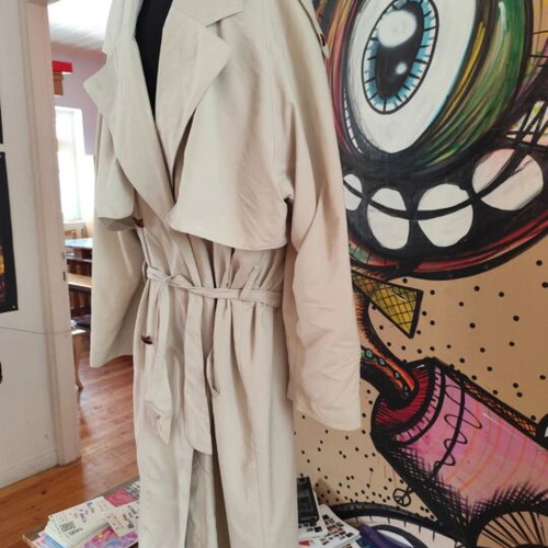 Beige trench coat size 48, like new