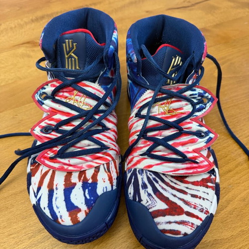 Nike Kyrie πολύχρωμα αθλητικά σαν καινούργια, μέγεθος 44