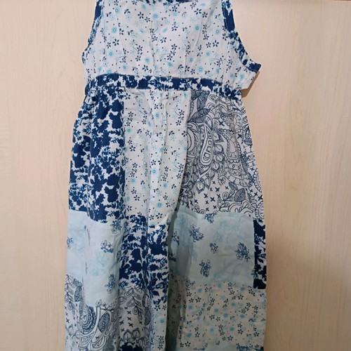 Dress used for 6 years old, height 122-128 cm