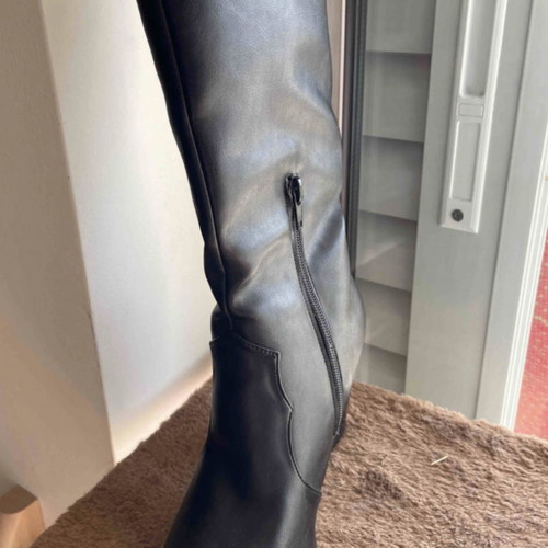 Beatrice boots size 37 handmade black with fluffy lining