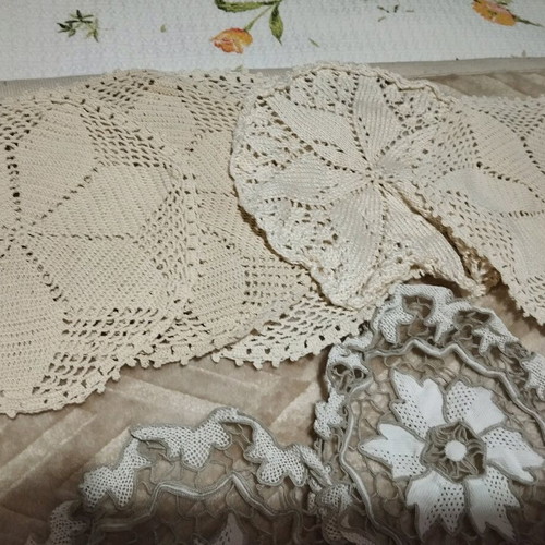 Decorative doilies like new, pack of 12, beige color