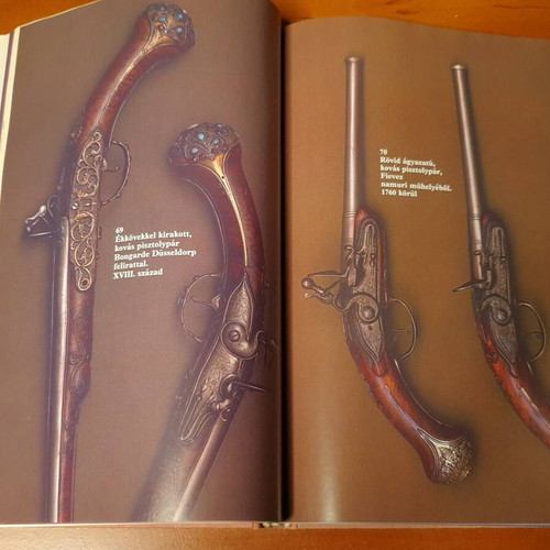 Old Weapons Album used, 290 pages, 1989 edition