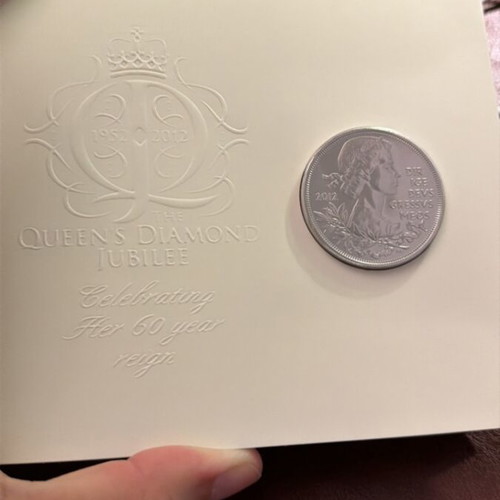 5 Pounds Royal Mint Commemorative Coin New 2012 Queen Elizabeth II