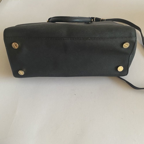 Michael Kors handbag like new, black saffiano with gold details