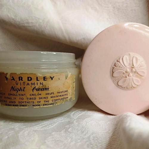 Vintage Yardley Vanity Jar with Bee Lid used