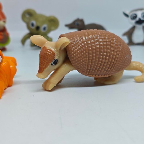 Kinder Natoons collectible set of 8 animal figures like new