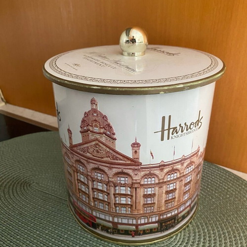 Harrods biscuit tin like new, metal