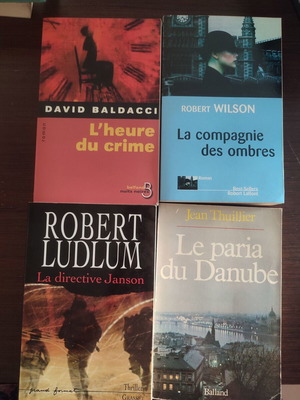French mystery and adventure books like new, pack of 4, large size
