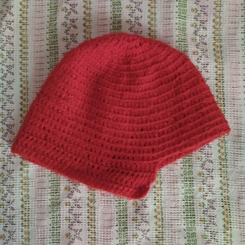 Handmade knit hat like new, one size, red