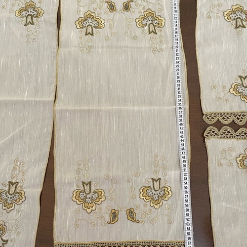 Handmade table runners unused, pack of 4 with gold thread and lace beige