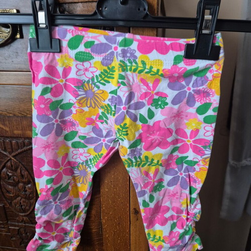 Girls' capri leggings 4 years like new, multicolor