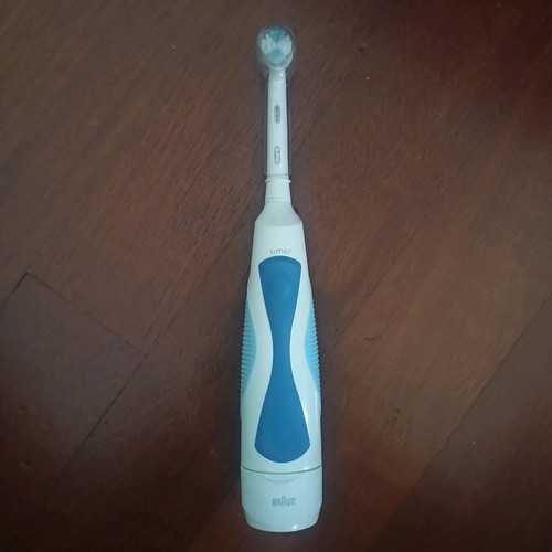 Oral-B electric toothbrush used in very good condition