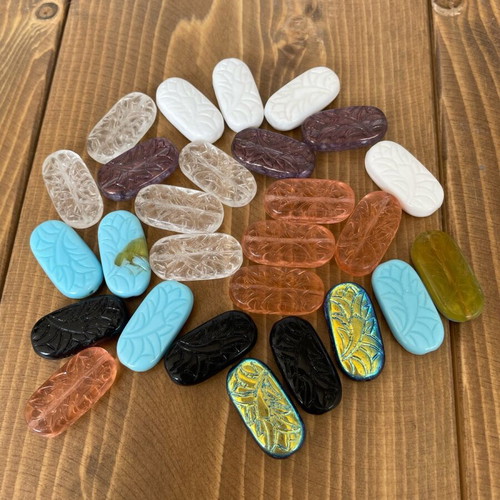 Glass beads pack like new, 27 pieces