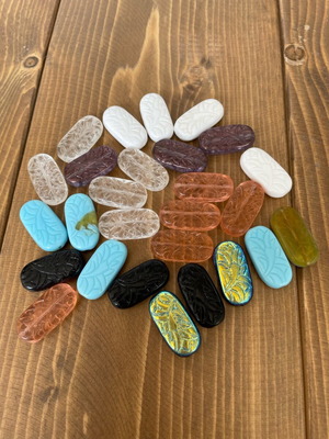 Glass beads pack like new, 27 pieces