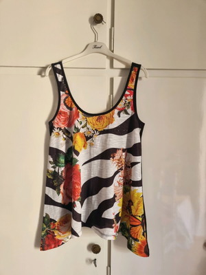 Bsb αμάνικο τοπ με floral και zebra print σαν καινούργιο, μέγεθος S