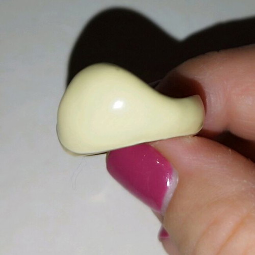 Loisir ring like new, beige and gold tone