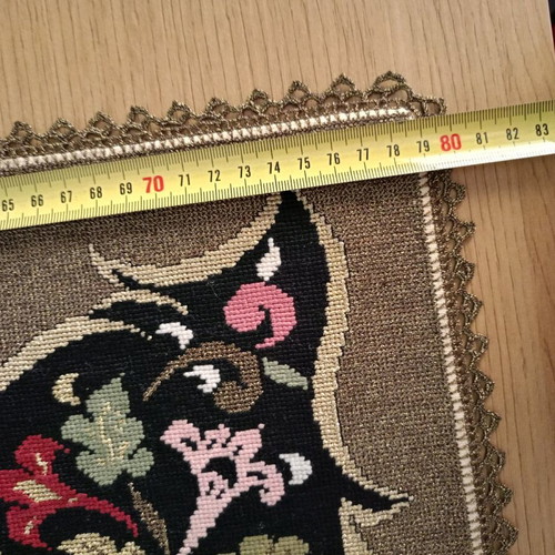 Hand Embroideries like new, 450 pieces of squares and runners