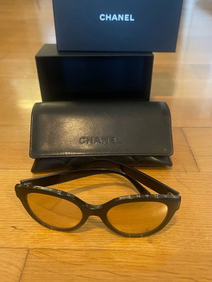 Γυαλιά ηλίου Chanel Butterfly καινούργια, μαύρα με καθρέφτη φακούς