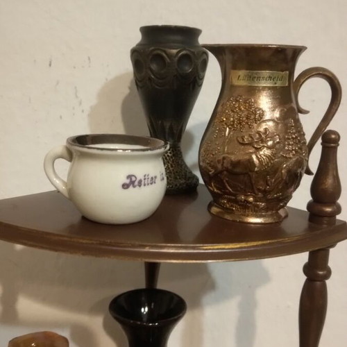 Miniature vase set like new, 8 pieces, corner shelf