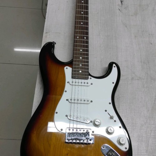 Suzuki electric guitar used with case, brown-white