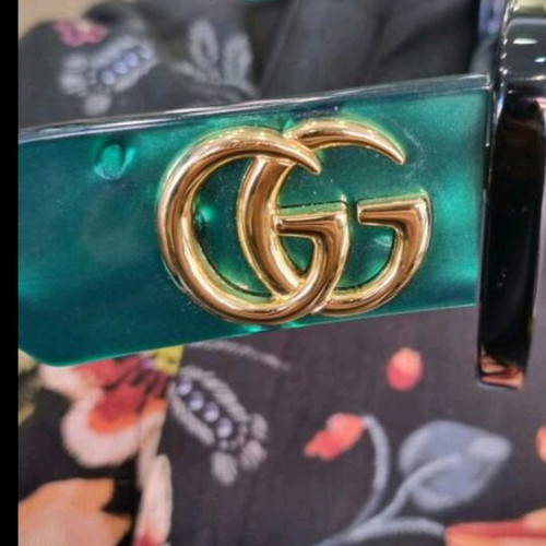 Gucci sunglasses authentic like new