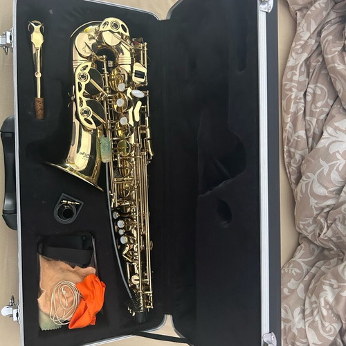 Alto saxophone Prestige like new with cleaning set and hard case