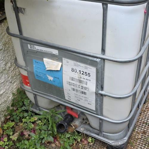 1000-liter container new, sturdy construction with valve
