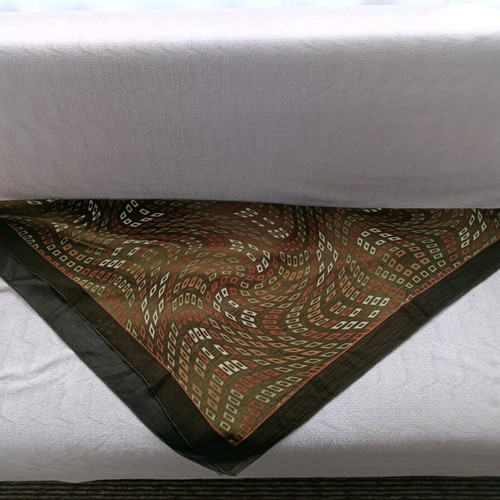 Headscarf used, size 95/90 cm