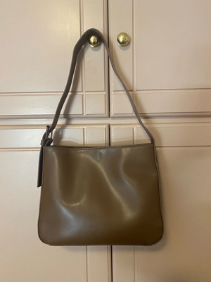 Glamorous shoulder bag brown, like new, medium capacity with button