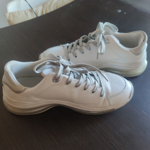 Tommy Hilfiger women's leather athletic shoes size 39 like new with air sole