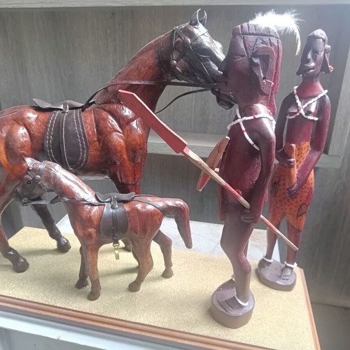 Handmade horse and native figurines set of 2+2 with plexiglass