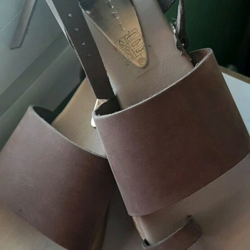 Women's leather sandal new, color beige, size 39