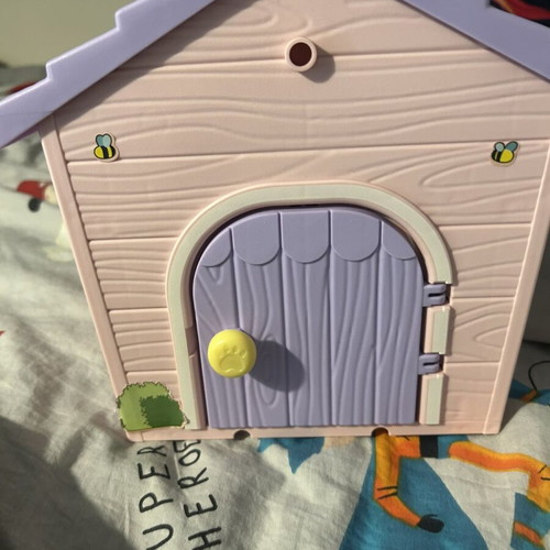 Live Pets doghouse like new