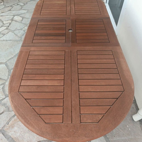 Wooden garden dining set like new with extendable table and 4 folding chairs