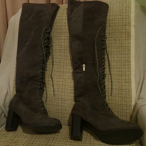 Brown suede boots with laces and heel