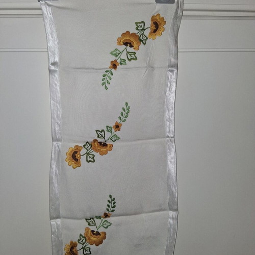 Embroidery set like new, 3 pieces with satin finish