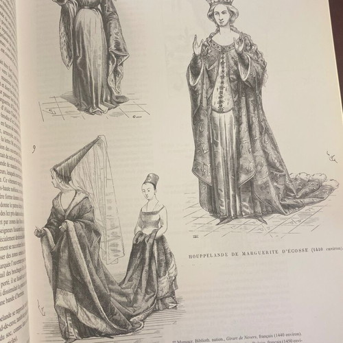 Le costume médiéval book like new, French edition