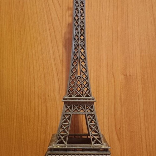 Metal replica Eiffel Tower like new