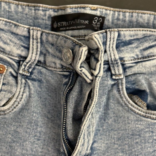 Stradivarius women's jeans size 32 like new, elastic fit