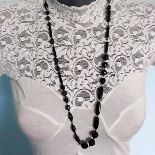 Necklaces and chokers like new, set of 4 pieces