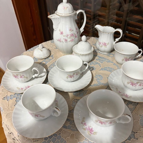 Tea set like new with fine floral decoration