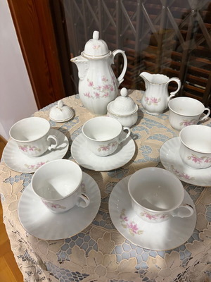 Tea set like new with fine floral decoration