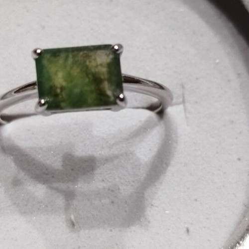925 Silver Ring new with green stone