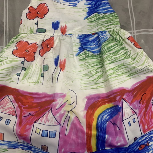 Girls' dress 3-4 years with childlike drawing and bright colors