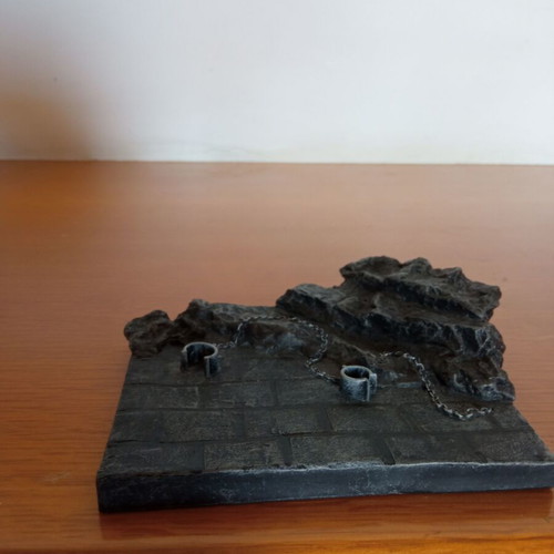 Universal Studios figure base 12x15 cm like new