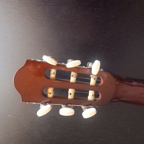 Guitar 3/4 used with damage on one tuning key