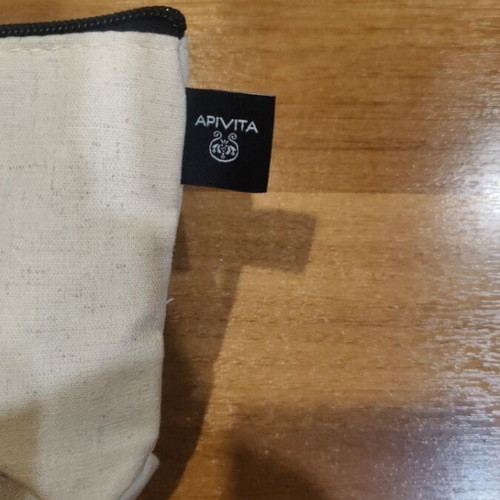 Apivita Nesseser like new
