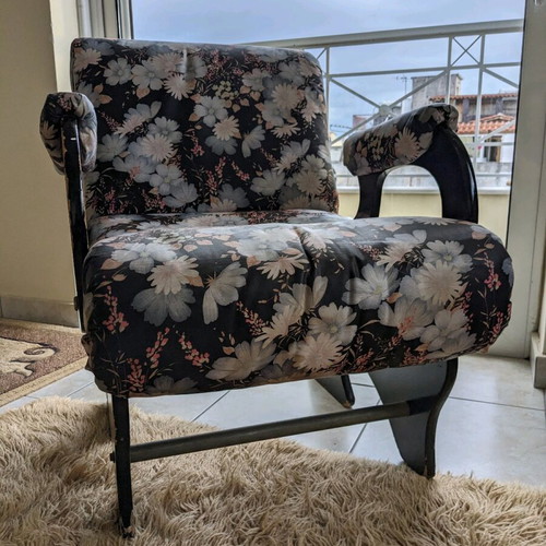 Vintage armchair like new with floral design