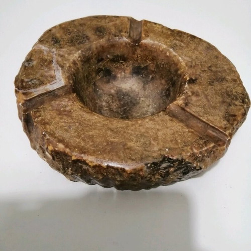 Alabaster ashtray from Italy used with break